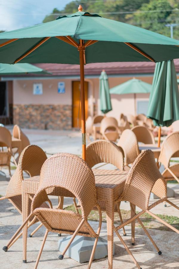 Island Wanderers Inn Coron Exterior foto